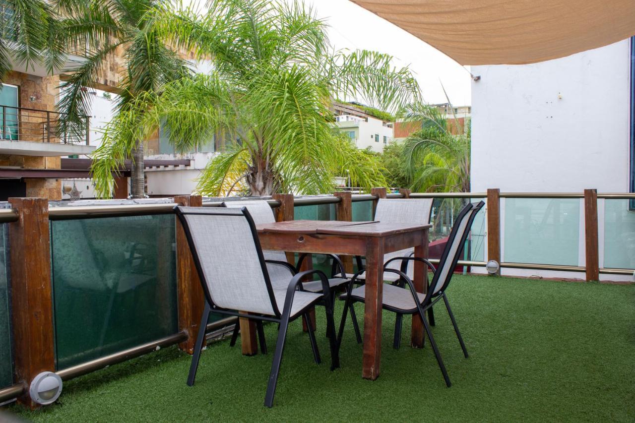 Casa Ticul Hotel Boutique - 5Th Ave (Adults Only) Playa del Carmen Exteriér fotografie Artificial grass on a balcony
